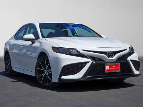 Used 2024 Toyota Camry SE AWD/4WD image 1