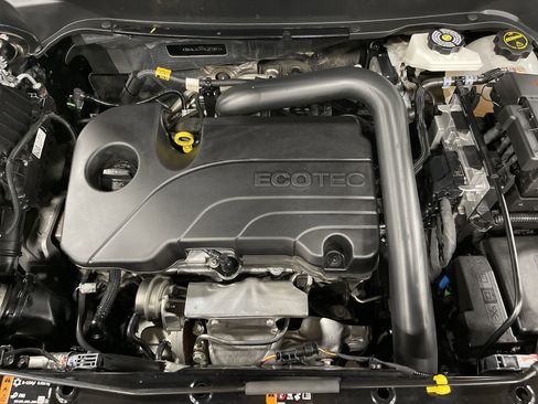 Used 2024 GMC Terrain SLT image 16