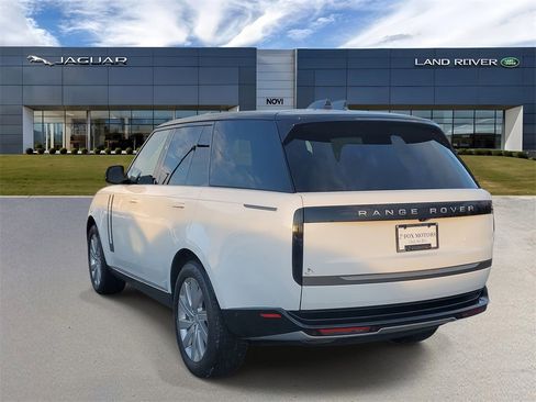 New 2025 Land Rover Range Rover SE image 2