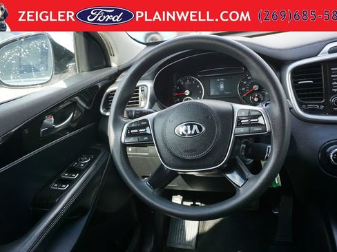 Used 2019 Kia Sorento FWD image 13