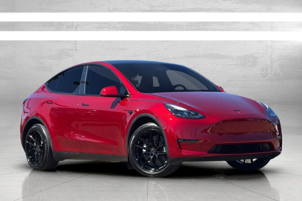 Used 2024 Tesla Model Y Long Range AWD/4WD image 2