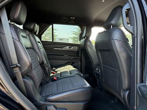 Used 2025 Ford Explorer ST-Line w/ ST-Line Street Pack AWD/4WD image 10