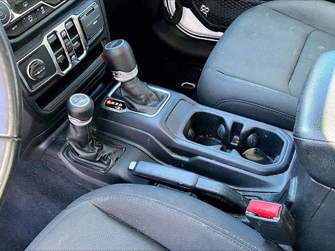 Used 2021 Jeep Gladiator Sport AWD/4WD image 16