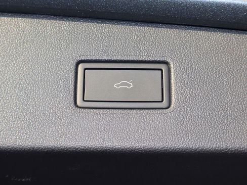 Used 2024 Volkswagen Tiguan Wolfsburg Edition image 20