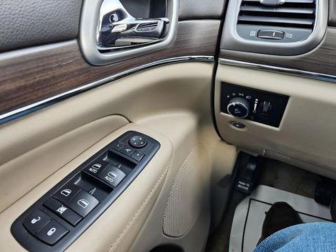 Used 2018 Jeep Grand Cherokee Overland image 30