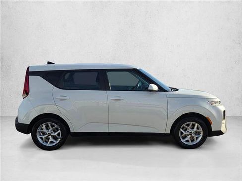 Used 2022 Kia Soul LX w/ Technology Package image 4