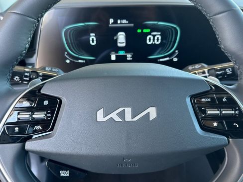 New 2026 Kia Niro FWD image 24