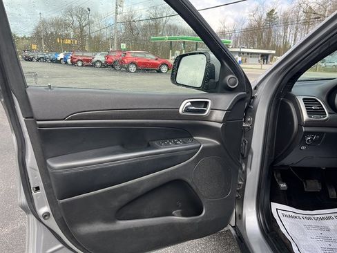 Used 2018 Jeep Grand Cherokee Laredo image 16