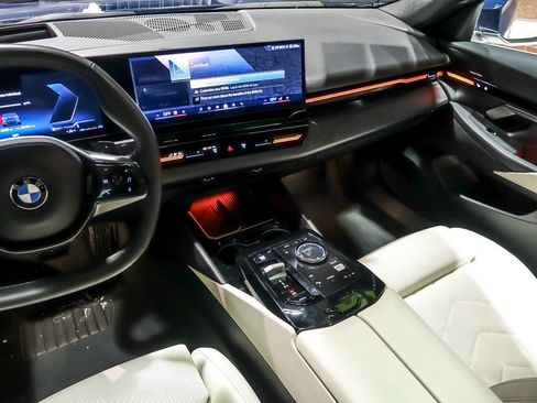 Used 2024 BMW 530i xDrive w/ Premium Package image 19