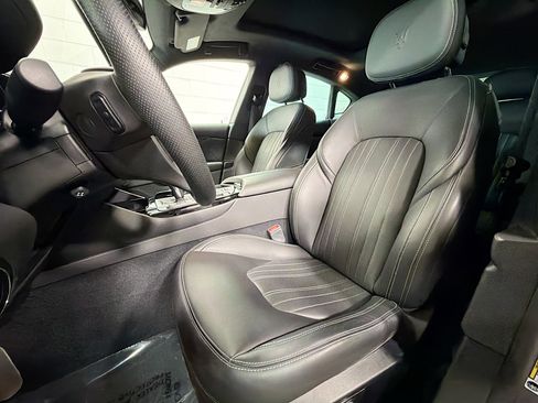 Used 2023 Maserati Levante GT image 5