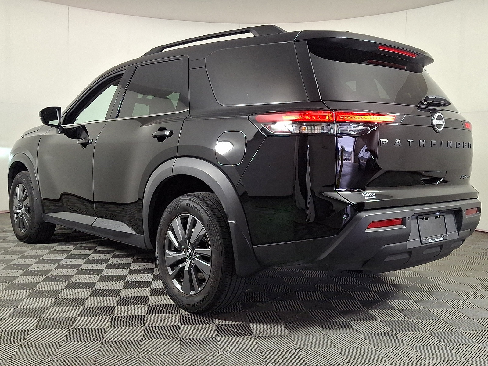 Used 2024 Nissan Pathfinder SV w/ Black Appearance Package AWD/4WD image 7
