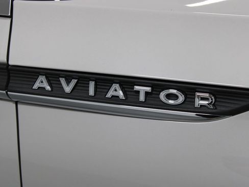 Used 2022 Lincoln Aviator Reserve w/ Equipment Group 201A AWD/4WD image 12