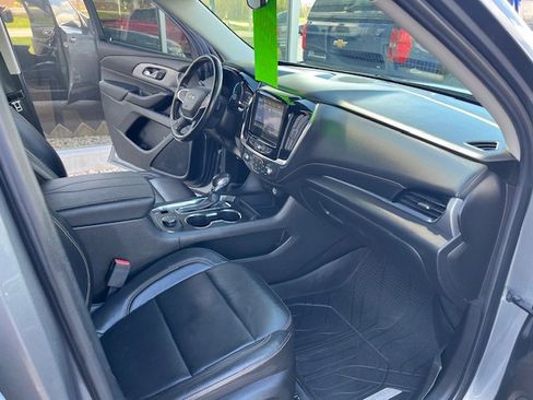 Used 2021 Chevrolet Traverse LT image 11