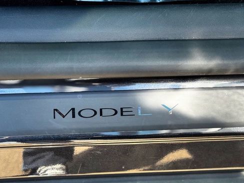 Used 2024 Tesla Model Y Long Range RWD image 80