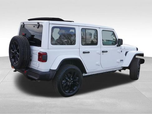 Certified 2025 Jeep Wrangler Unlimited Sahara w/ Safety Group image 6