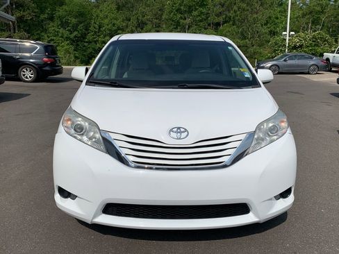 Used 2016 Toyota Sienna LE FWD image 3
