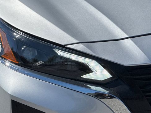 Used 2023 Nissan Altima 2.5 SV image 10