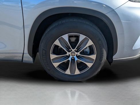 Used 2021 Toyota Highlander XLE image 10