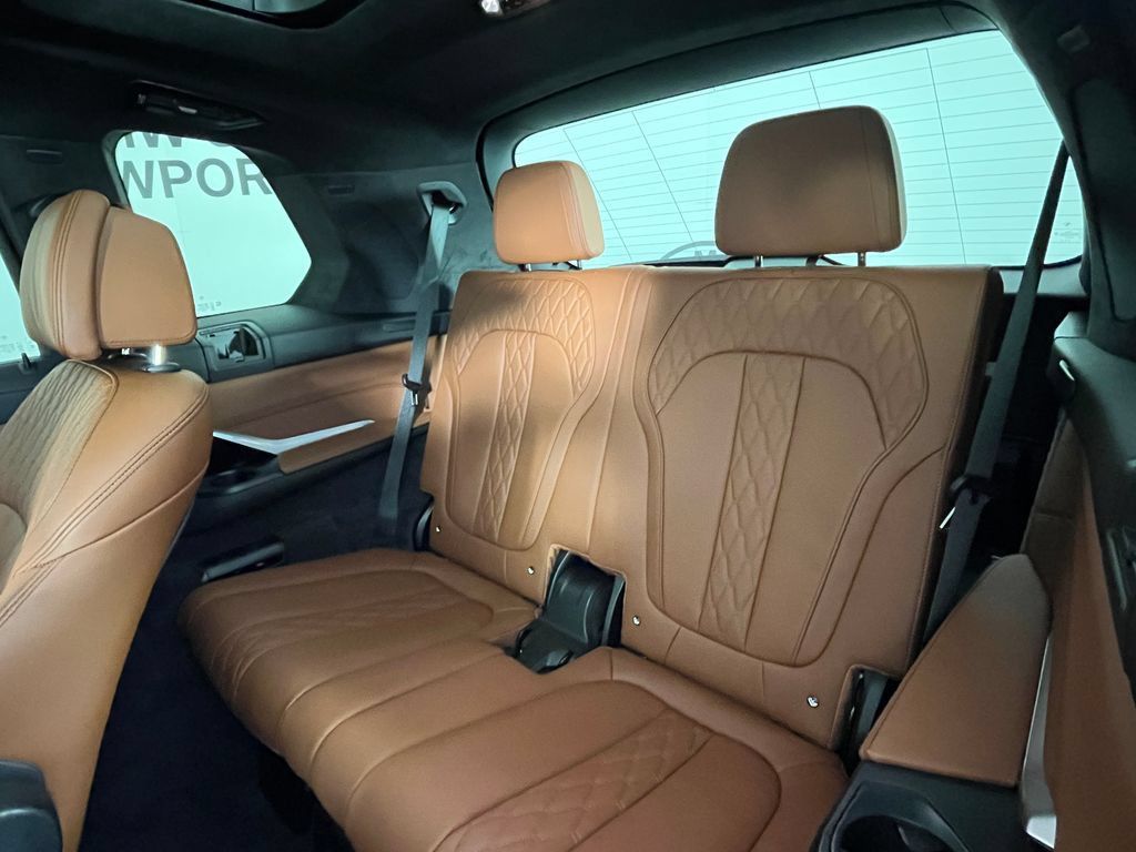 Used 2025 BMW X7 xDrive40i w/ M Sport Package AWD/4WD image 23