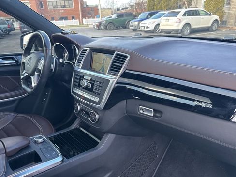 Used 2015 Mercedes-Benz GL 63 AMG 4MATIC image 32