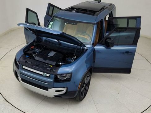 Used 2024 Land Rover Defender 110 SE image 88