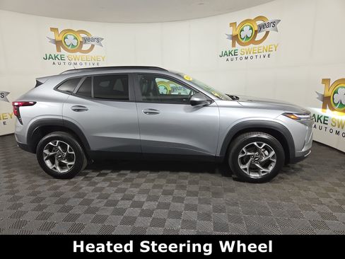Used 2024 Chevrolet Trax LT w/ LT Convenience Package FWD image 10