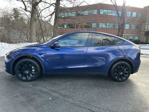 Used 2024 Tesla Model Y Long Range image 9