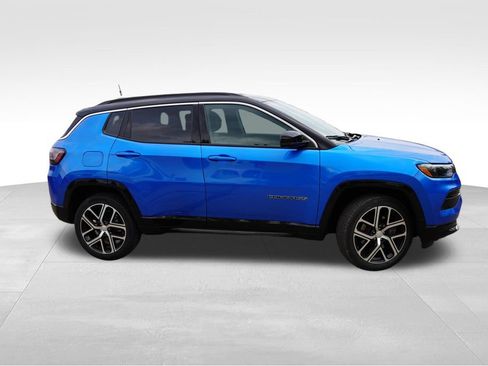 Used 2024 Jeep Compass Limited w/ Elite Group AWD/4WD image 2