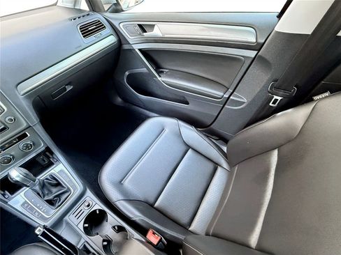 Used 2017 Volkswagen Golf Alltrack S image 28