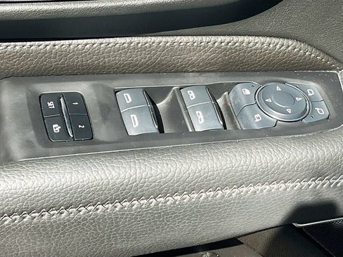 Used 2024 GMC Yukon XL Denali AWD/4WD image 18