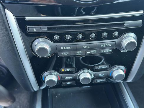 Used 2019 Nissan Pathfinder SV FWD image 23