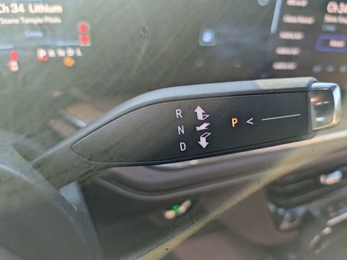 Used 2025 Chevrolet Suburban High Country image 21