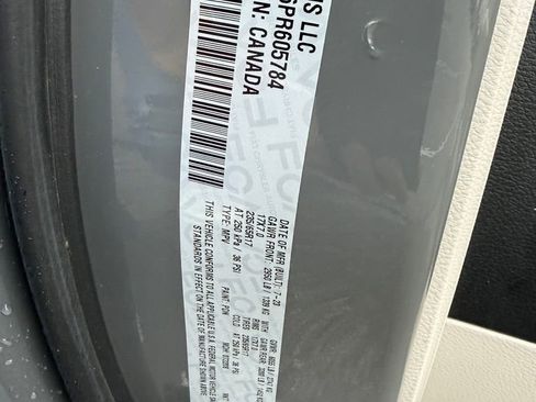 Used 2023 Chrysler Pacifica Touring-L image 30