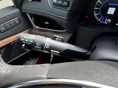 Used 2019 Cadillac Escalade Premium Luxury AWD/4WD image 31