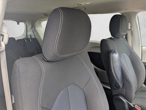 Certified 2022 Chrysler Voyager LX FWD image 20