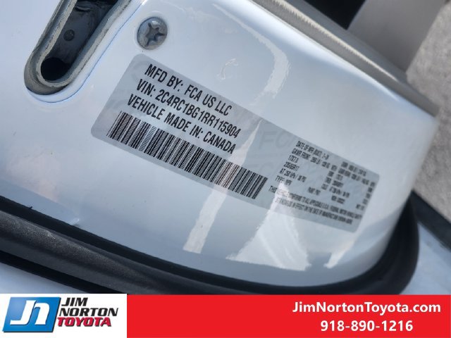 Used 2024 Chrysler Pacifica Touring-L FWD image 33