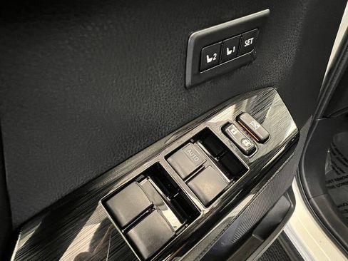 Used 2016 Toyota RAV4 Limited image 25