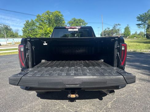 Used 2024 GMC Sierra 2500 AT4 w/ AT4 Premium Plus Package AWD/4WD image 11