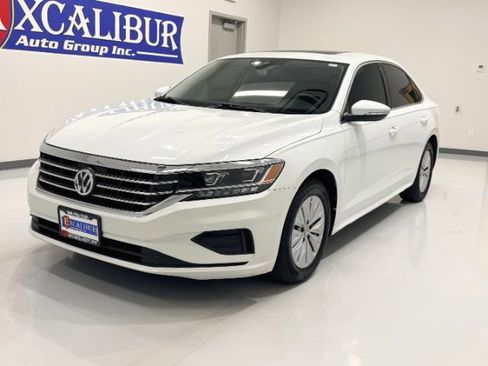 Used 2021 Volkswagen Passat 2.0T SE FWD image 3