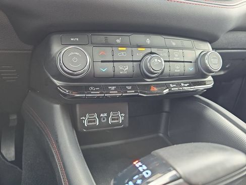 Used 2025 Dodge Durango GT RWD image 25