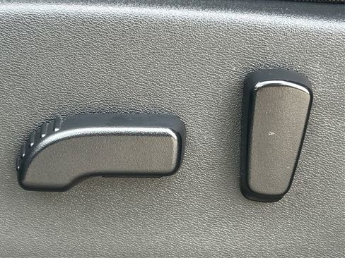 Used 2023 Nissan Frontier SV w/ Technology Package image 38