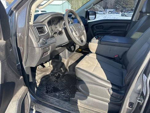 Used 2017 Nissan Titan SV image 47