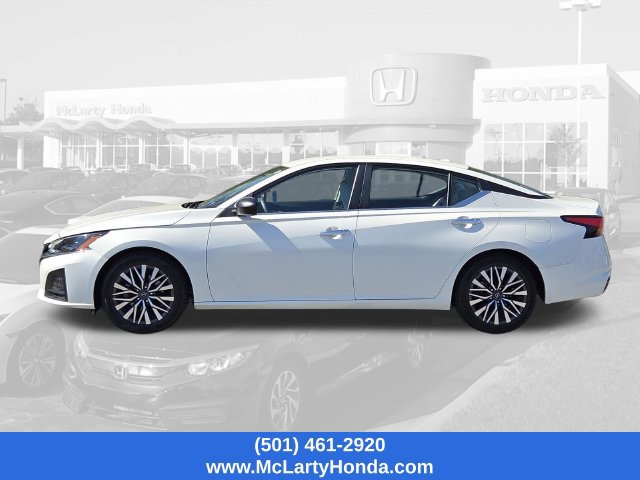 Used 2025 Nissan Altima 2.5 SV FWD image 2