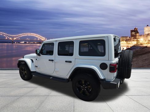 Used 2022 Jeep Wrangler Unlimited Sahara AWD/4WD image 3