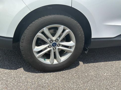 Used 2019 Ford Edge SEL w/ Equipment Group 201A AWD/4WD image 12