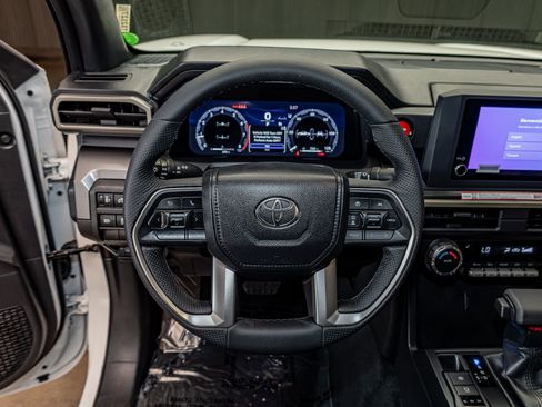 Used 2026 Toyota Tacoma 4x4 Double Cab image 21