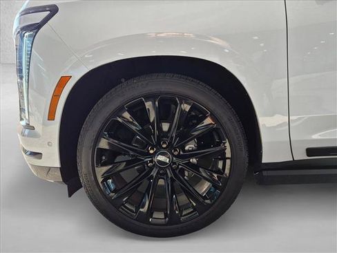 Used 2026 Cadillac Escalade ESV Platinum Sport w/ LPO, ONYX Package AWD/4WD image 19