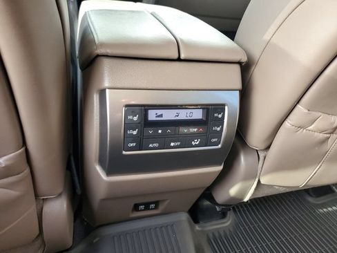 Used 2022 Lexus GX 460 Luxury w/ Accessory Package AWD/4WD image 15