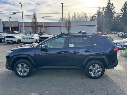 New 2025 Toyota RAV4 XLE image 4