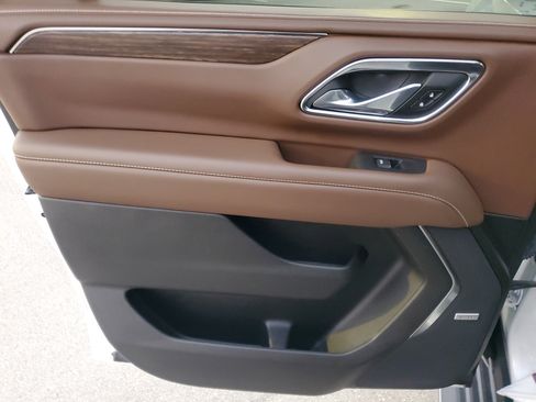 Used 2023 Chevrolet Suburban High Country image 16